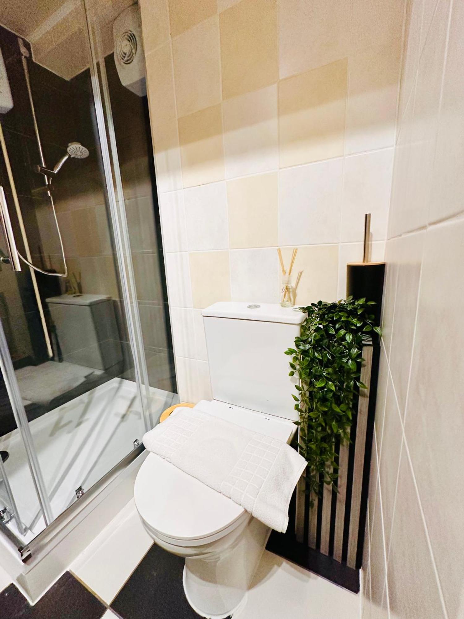 R2 - Elegant Private Room Opposite Queen Elizabeth Hospital - Harborne ברמינגהאם מראה חיצוני תמונה