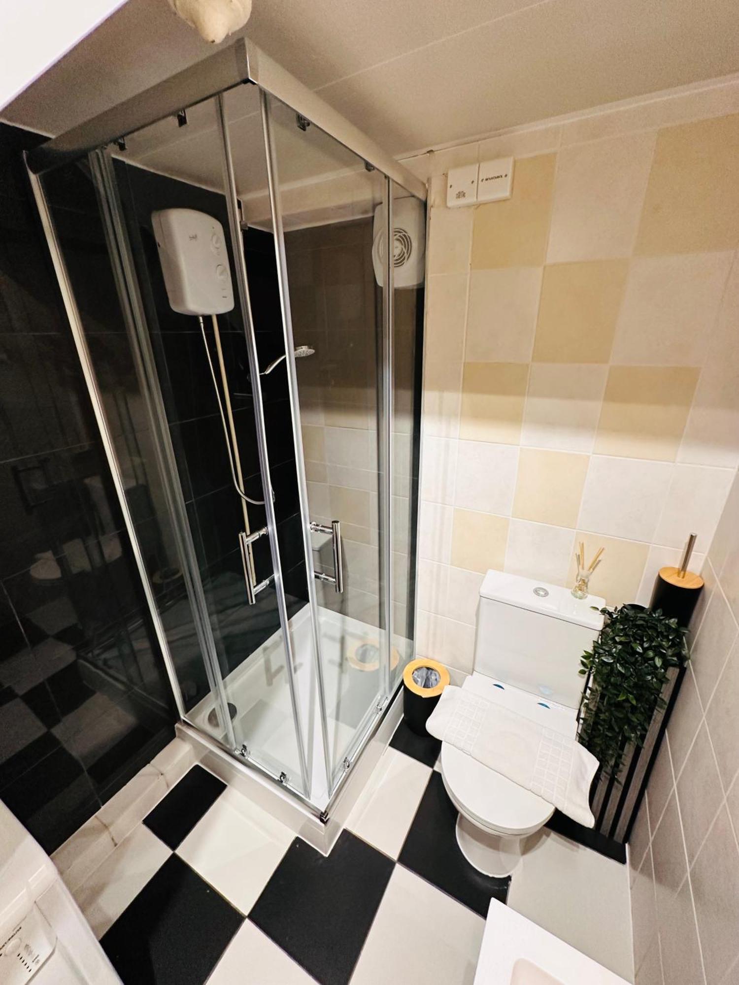 R2 - Elegant Private Room Opposite Queen Elizabeth Hospital - Harborne ברמינגהאם מראה חיצוני תמונה