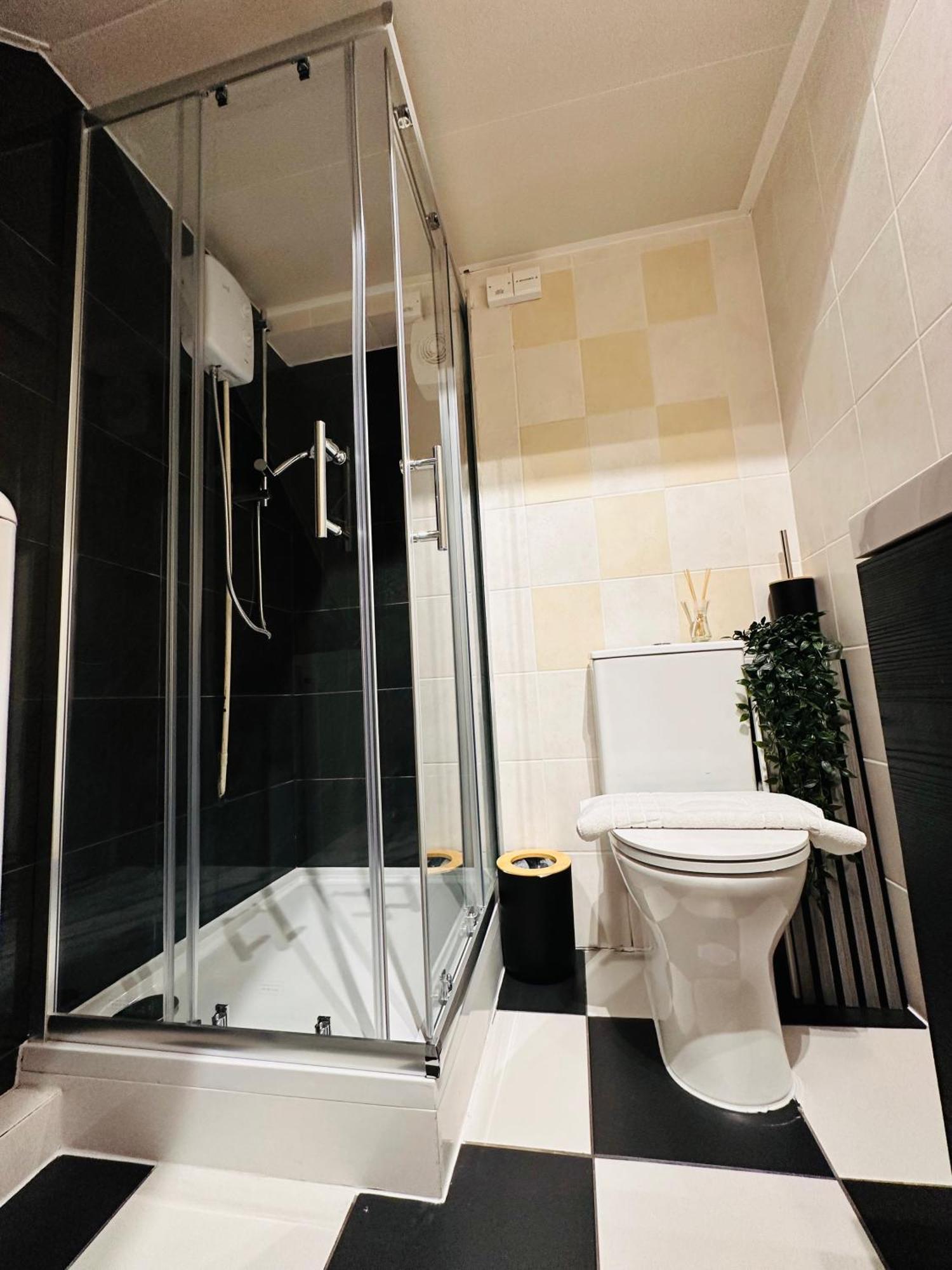 R2 - Elegant Private Room Opposite Queen Elizabeth Hospital - Harborne ברמינגהאם מראה חיצוני תמונה